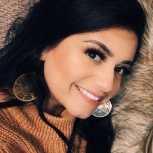 Meet your Posher, Daniela